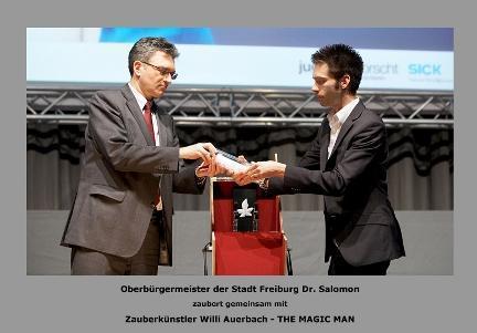 Zauberer THE MAGIC MAN bekam Unterstützung vom Bürgermeister aus Freiburg Herr Dr. Salomon Zauberer THE MAGIC MAN bekam Unterstützung vom Bürgermeister aus Freiburg Herr Dr. Salomon